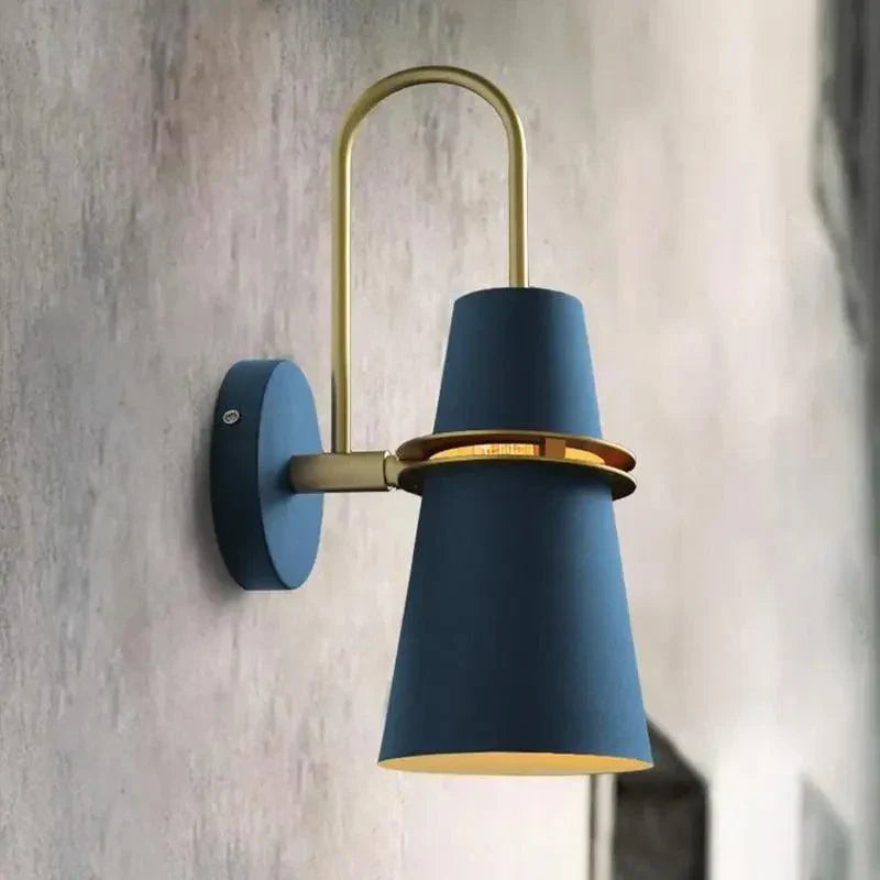 NordicGlow - Minimalist wall lamp with sleek design for modern and cozy rooms Carvallo