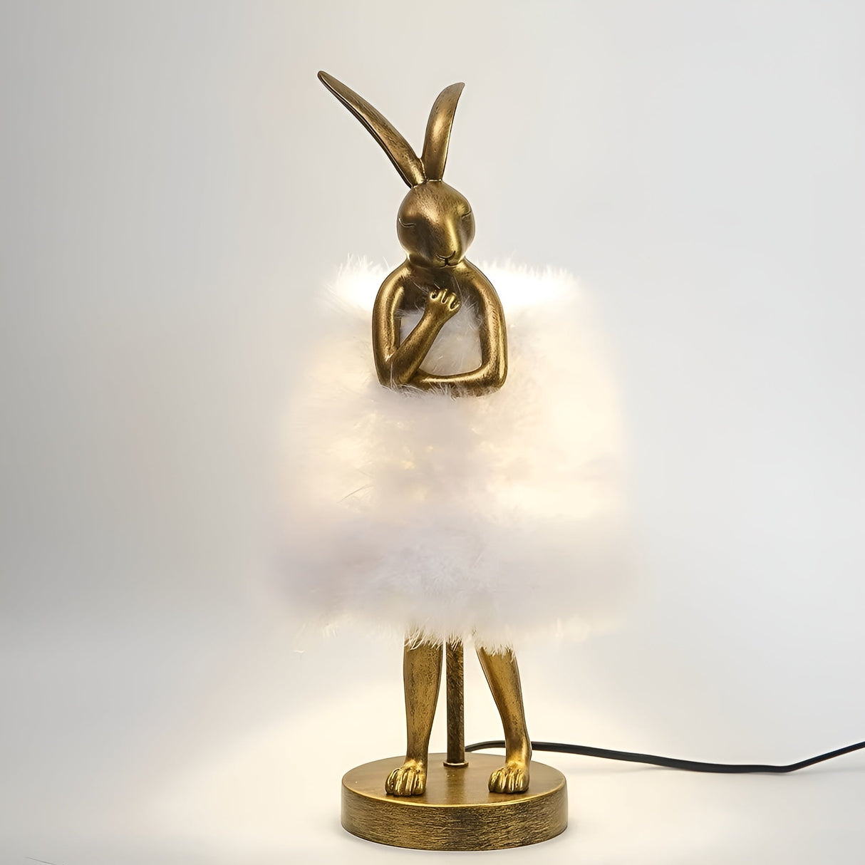 FluffRabbit Lampa - Elegant Kaninbordslampa med Fjäder Carvallo