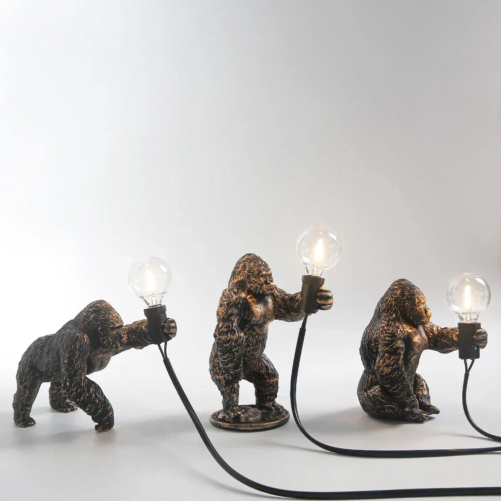 GorillaLux - Unik Gorilla Bordslampa | Modern Djurarmatur med Varm LED Belysning Carvallo