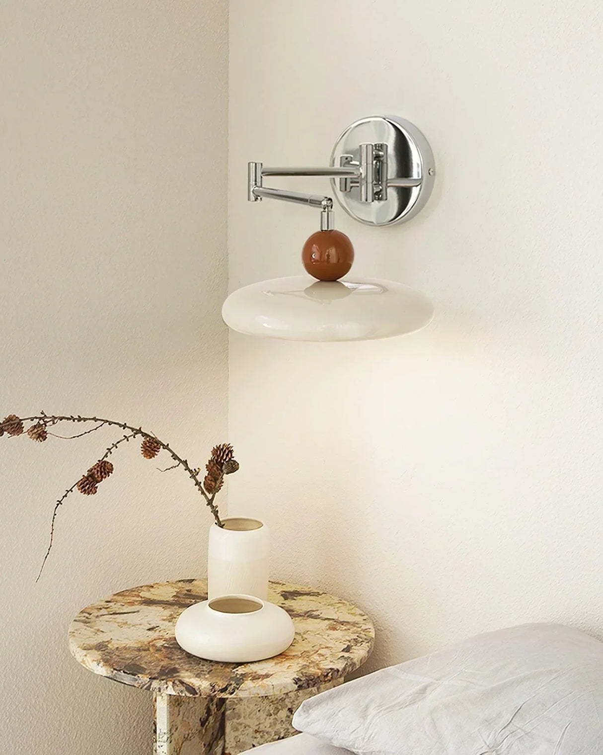 Väggmonterad Lola Svängarm Lampa – Minimalistisk Justerbar Belysning Carvallo