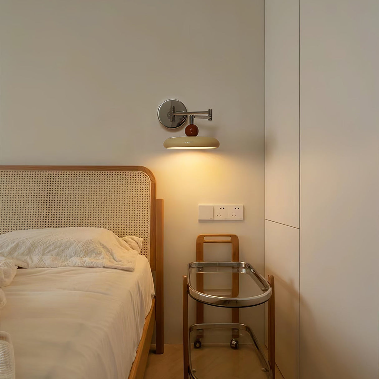 Minimalistisk svängarm vägglampa Carvallo