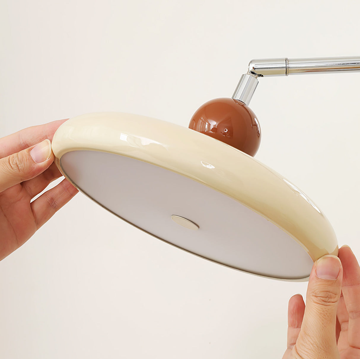 Minimalistisk svängarm vägglampa Carvallo