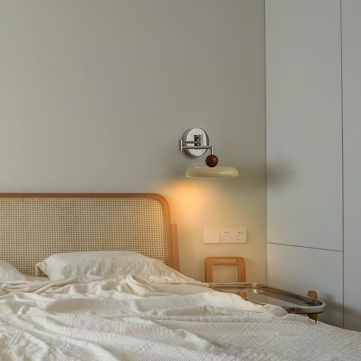 Väggmonterad Lola Svängarm Lampa – Minimalistisk Justerbar Belysning Carvallo