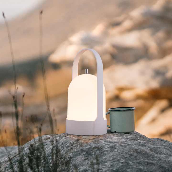 Lotus Återuppladdningsbar Lantern – Stilig Trådlös Bordslampa med Touch-Dimmer och USB-C-Laddning Carvallo