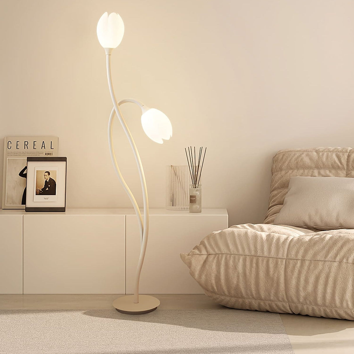 Modern Manta Blomster Golvlampa | 56,3" | Metall & Rotationsformning Design | Brick by Brick Carvallo