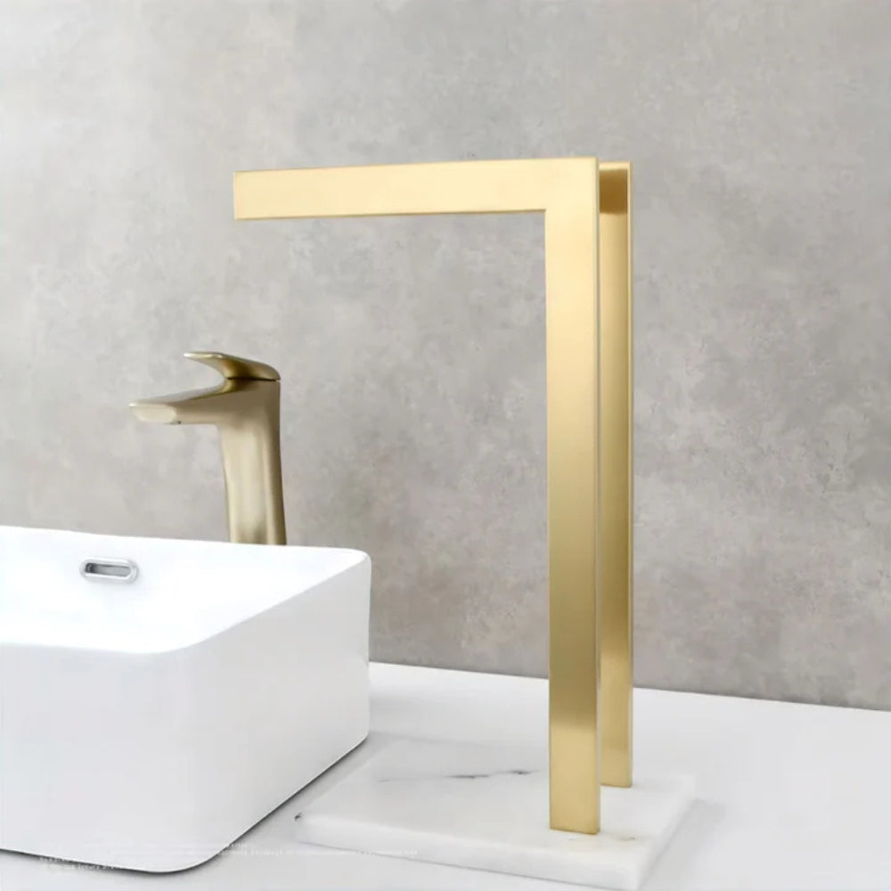 Minimalist Badkar Skåp Dubbel Handdukstork Carvallo