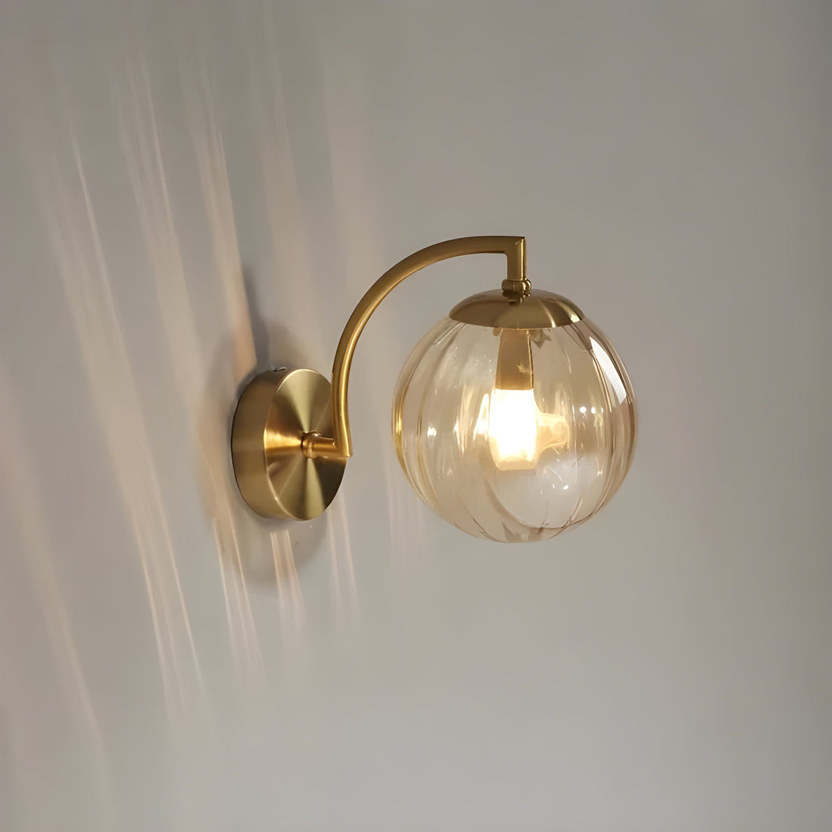 NordicBrilliance Light – Modern LED Vägglampa gjord av Glas Carvallo