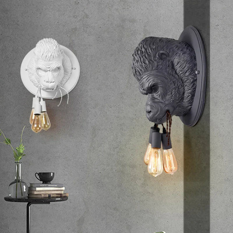 GorillaGlow - Industriell Gorilla Vägglampa med LED för Vardagsrum och Bar Carvallo