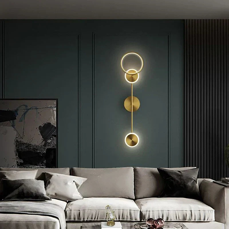 GlowCraft – Modern LED Vägglampa i Guld för Vardagsrum & Hall Carvallo