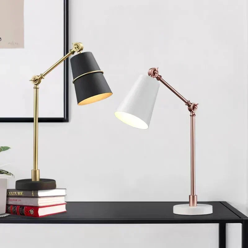 MonoGlow - Modern LED Bordslampa med Roterande Arm | Minimalistisk Design Carvallo