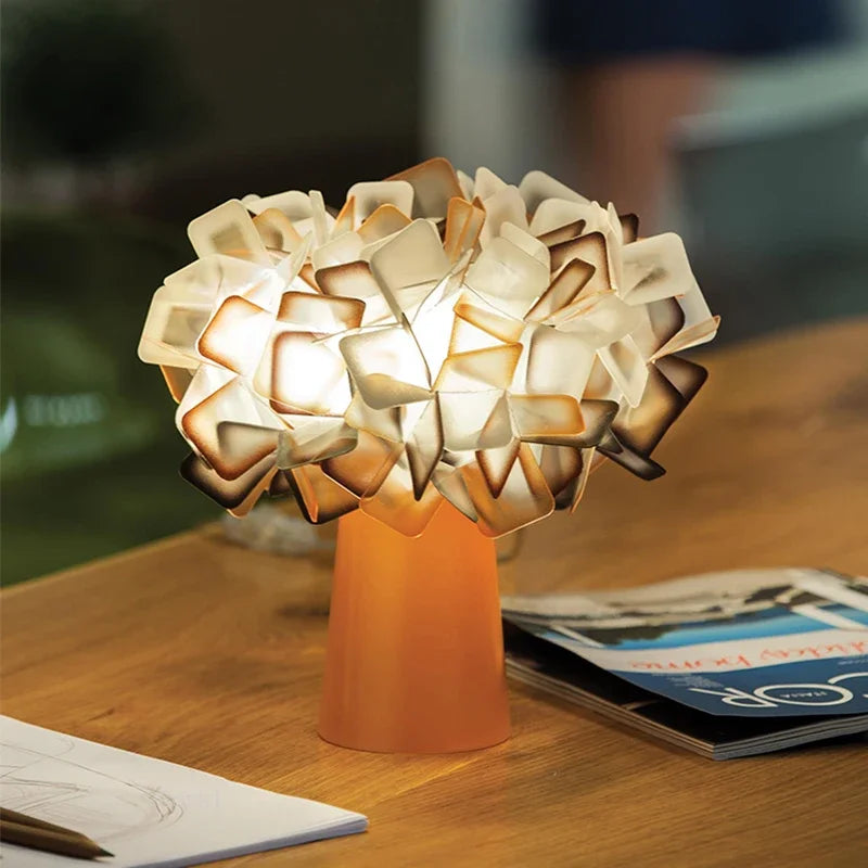 LumiBloom – Dekorativ LED Bordslampa med Unik Design Carvallo