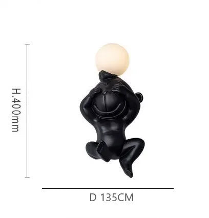 LekfullGlöd - Rolig Apa Vägglampa med Mjölkglas – Dekorativ LED Lampa Carvallo