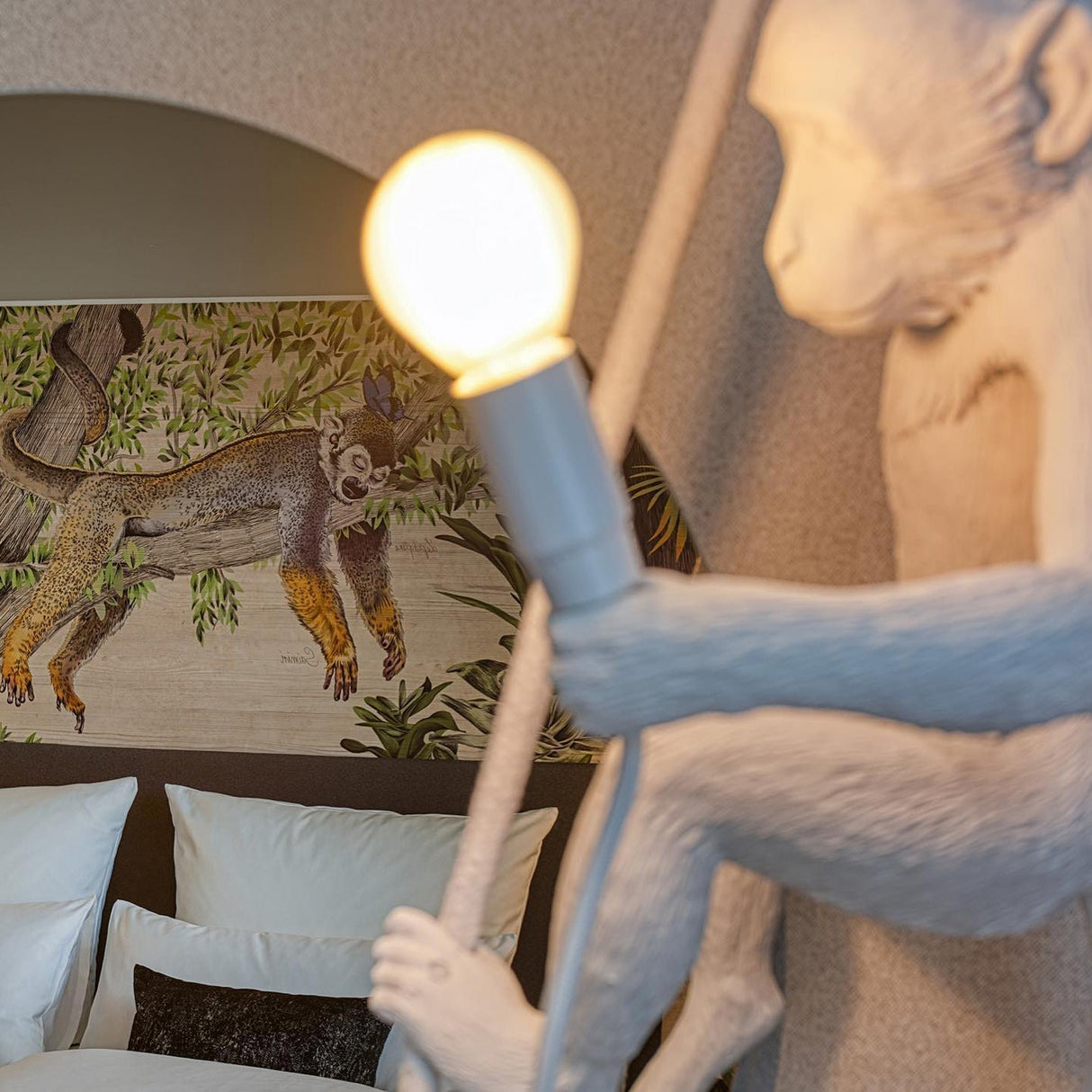 SimiaGlow – Abependantlampa med legendarisk charm och skulptural utstrålning Carvallo