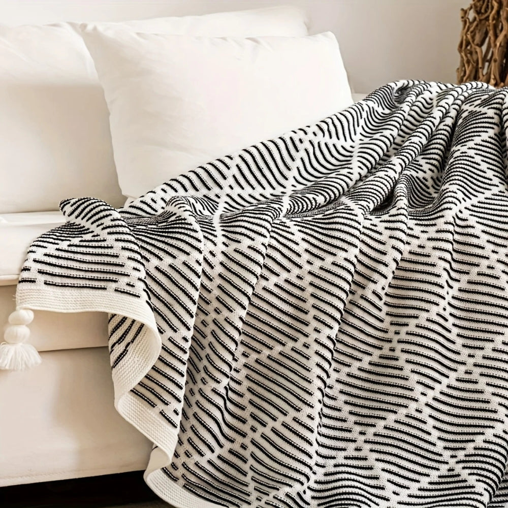 Monochrome Diamond Pattern Blanket Carvallo