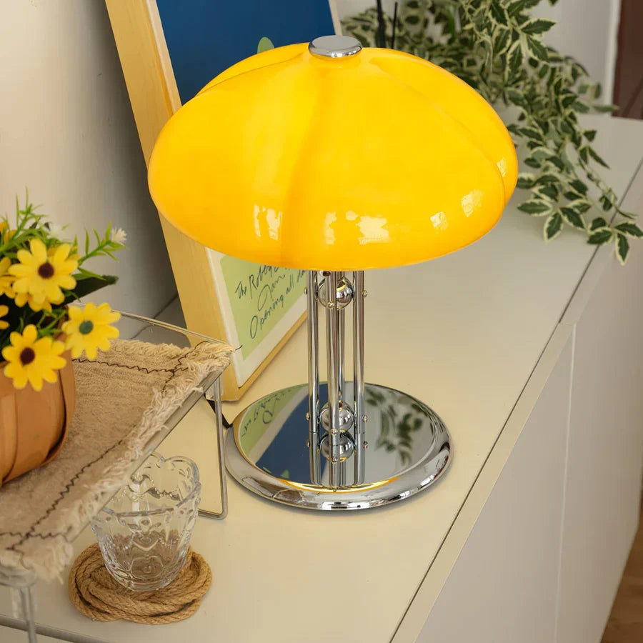 Bordslampa med amberfärgad glasdome skärm Carvallo