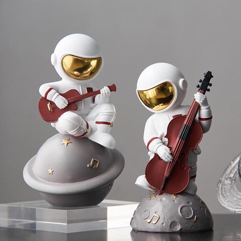 Astronaut Musik Instrument Dekor Skulptur för Hem och Kontor Carvallo