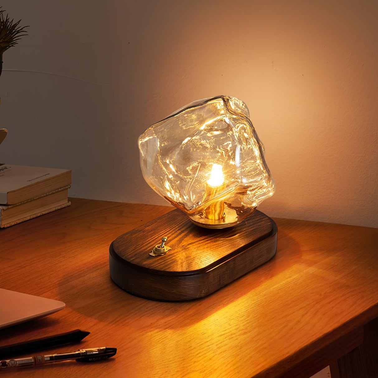 Elegant Glasbordslampa för Hemljus med Frostad Design Carvallo