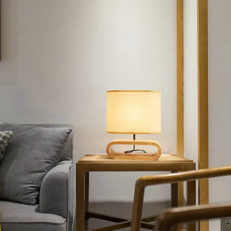 WoodLuxe – Bordslampa med Träbas för Sovrum och Vardagsrum Carvallo