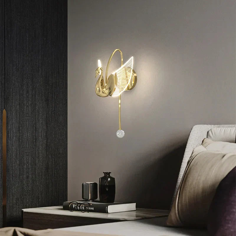 SwanGlow - Gyllene Svanelampa Modern LED Belysning Carvallo