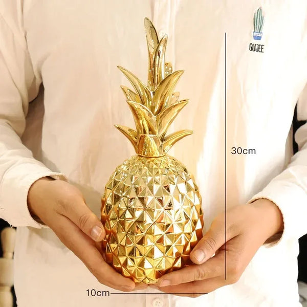 PineGlow - Elegant Ananas Skulptur till Raffinerade Rum Carvallo