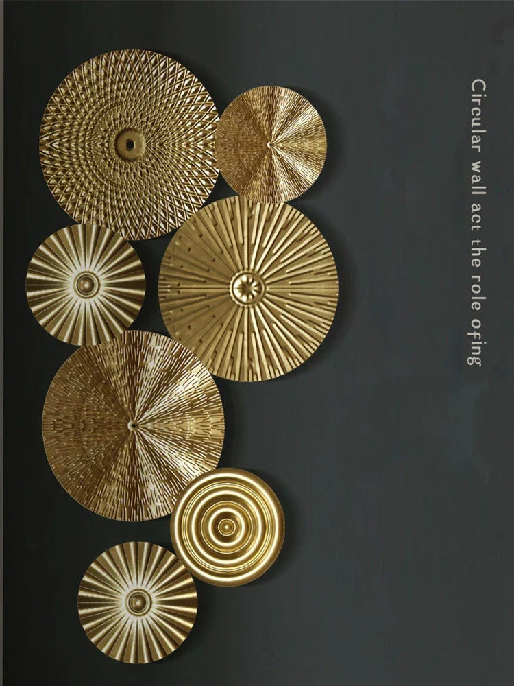 Gyllene minimalistisk cirkelväggskulptur – Modern metallinredning MILA Sverige