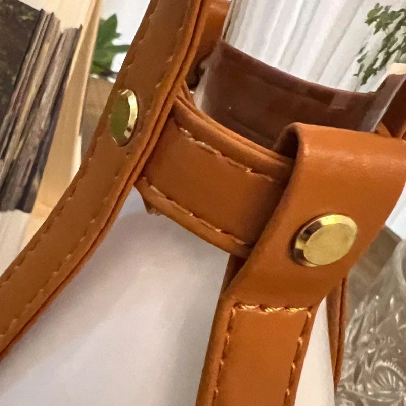 LumeCarry – Bärbar LED Flasketta med Läderhandtag Carvallo