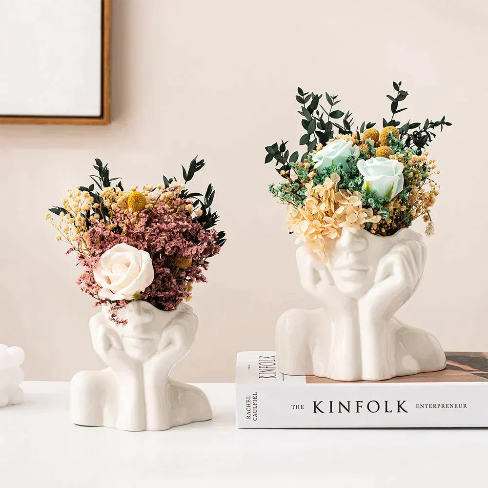 Enastående och modern krämfärgad vas Carvallo