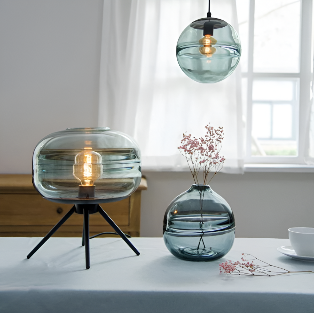 LumiBase – Stabil Bordslampa med Glaskupa Hemnix
