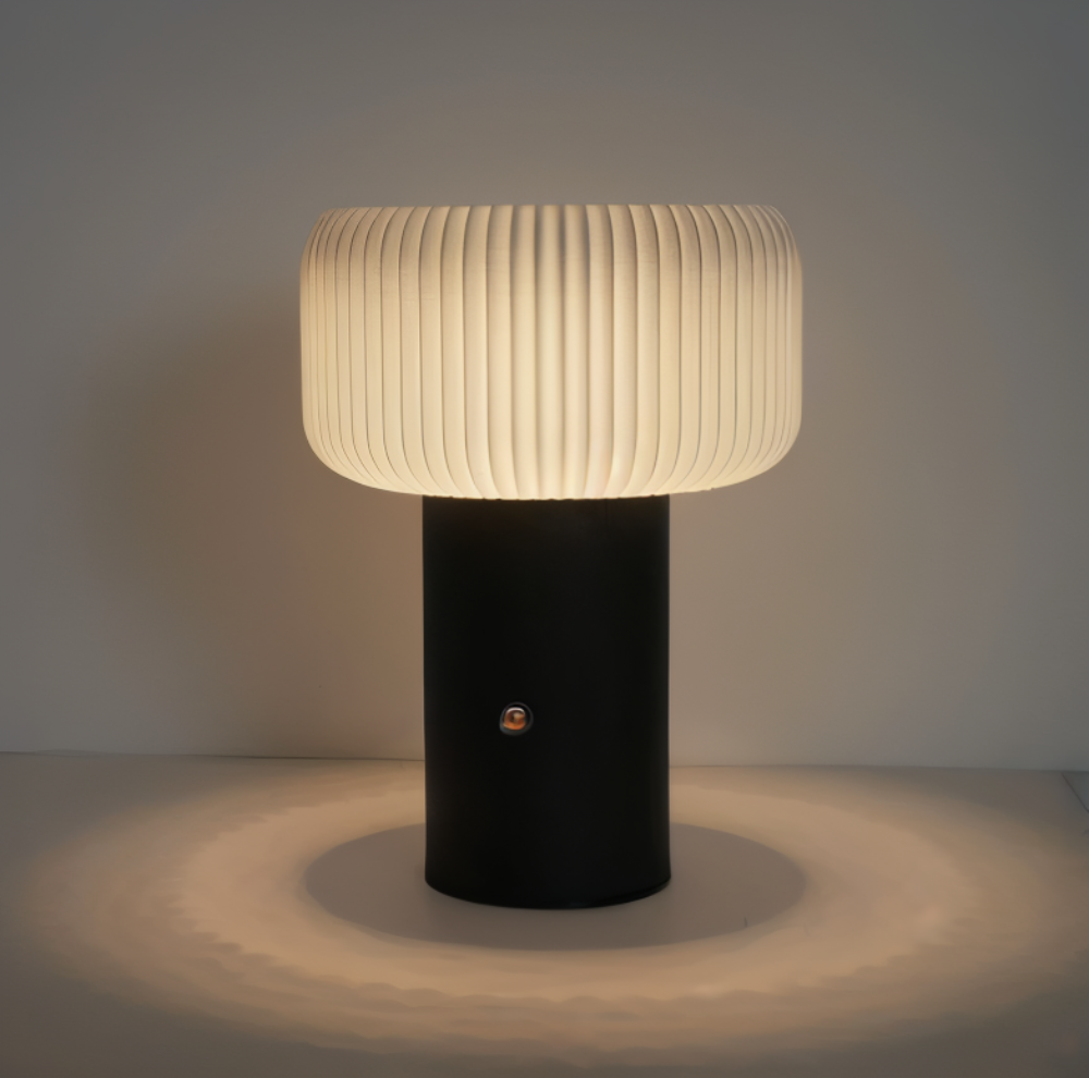 NordicGlow Bordslampa – Elegant Ribbad Lampa i Svampform Hemnix