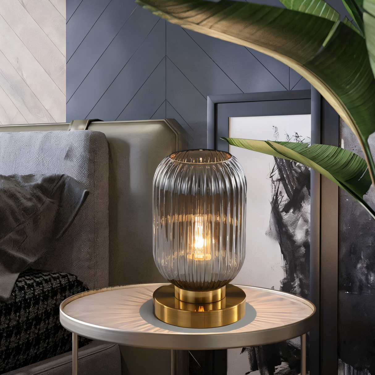 LumoRib – Elegant Bordslampa med Ribbade Glasdetaljer Hemnix