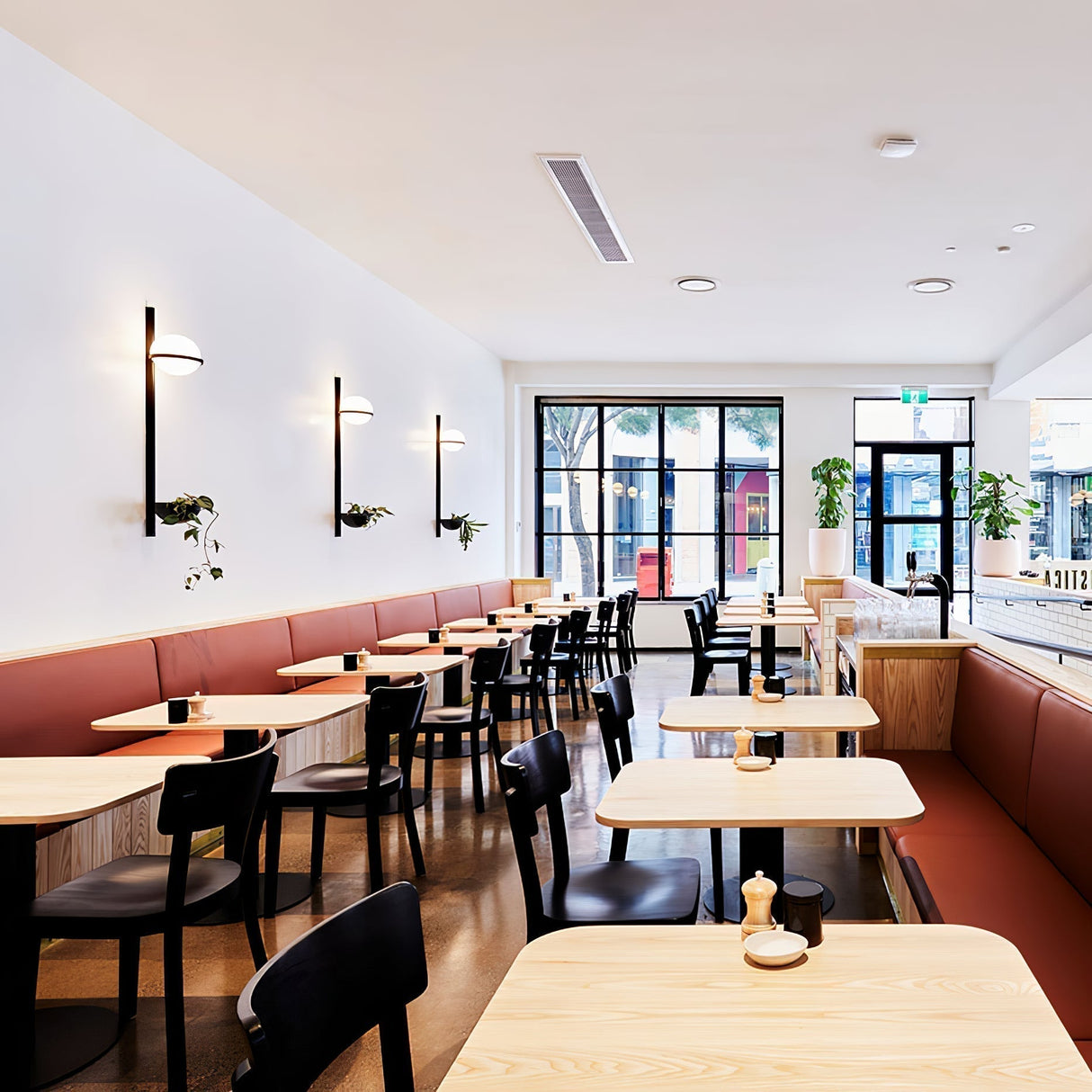 Snygg globformad utomhusvägglampa Carvallo