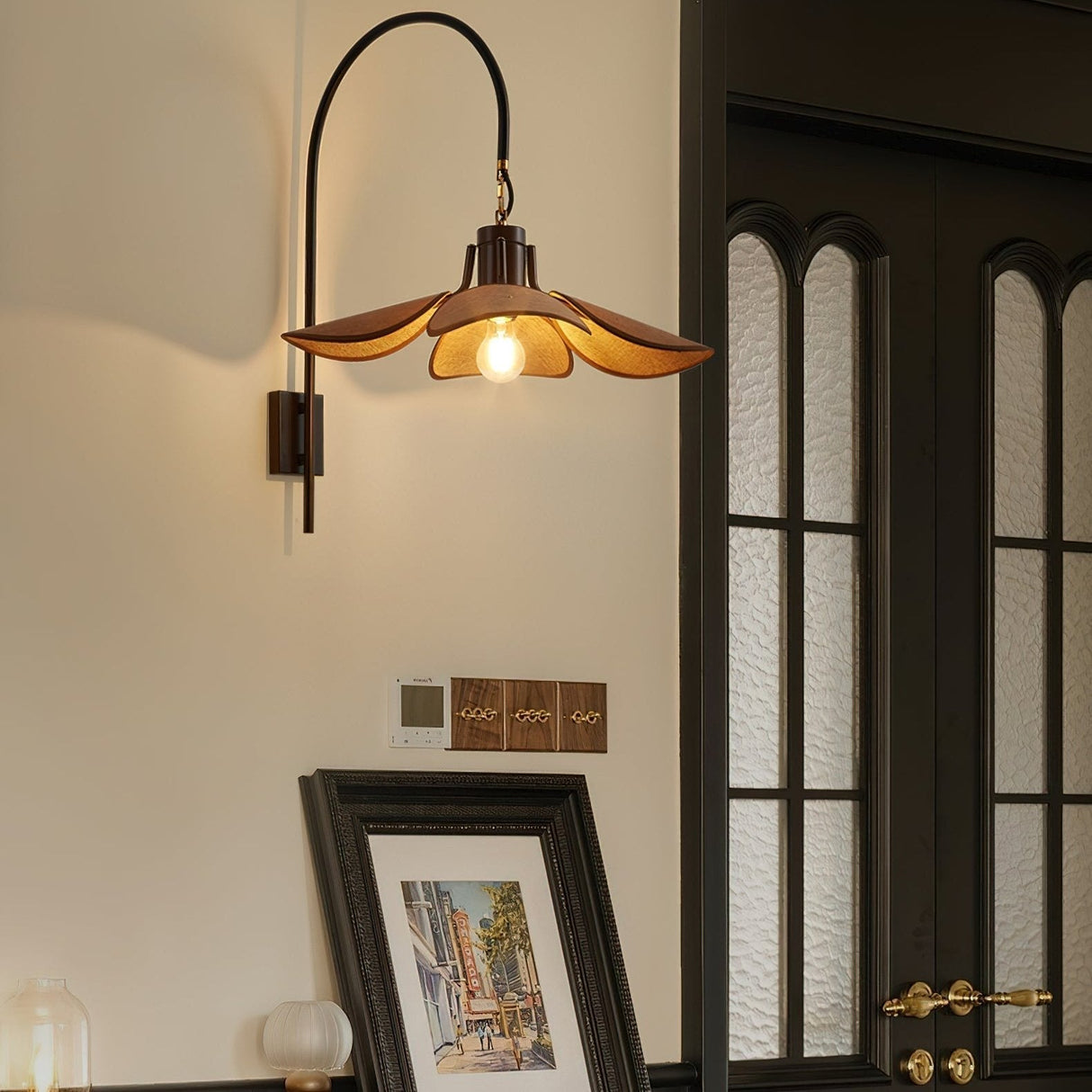 FloraLume – Blomformad Vägglampa för Elegant Belysning Carvallo