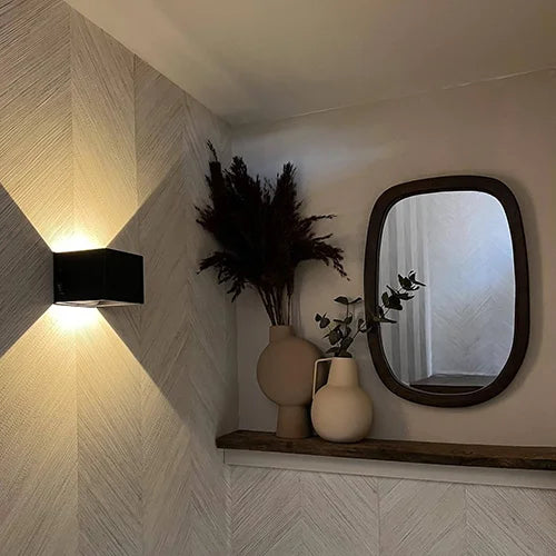 VoltQube – Uppladdningsbar LED-vägglampa Carvallo