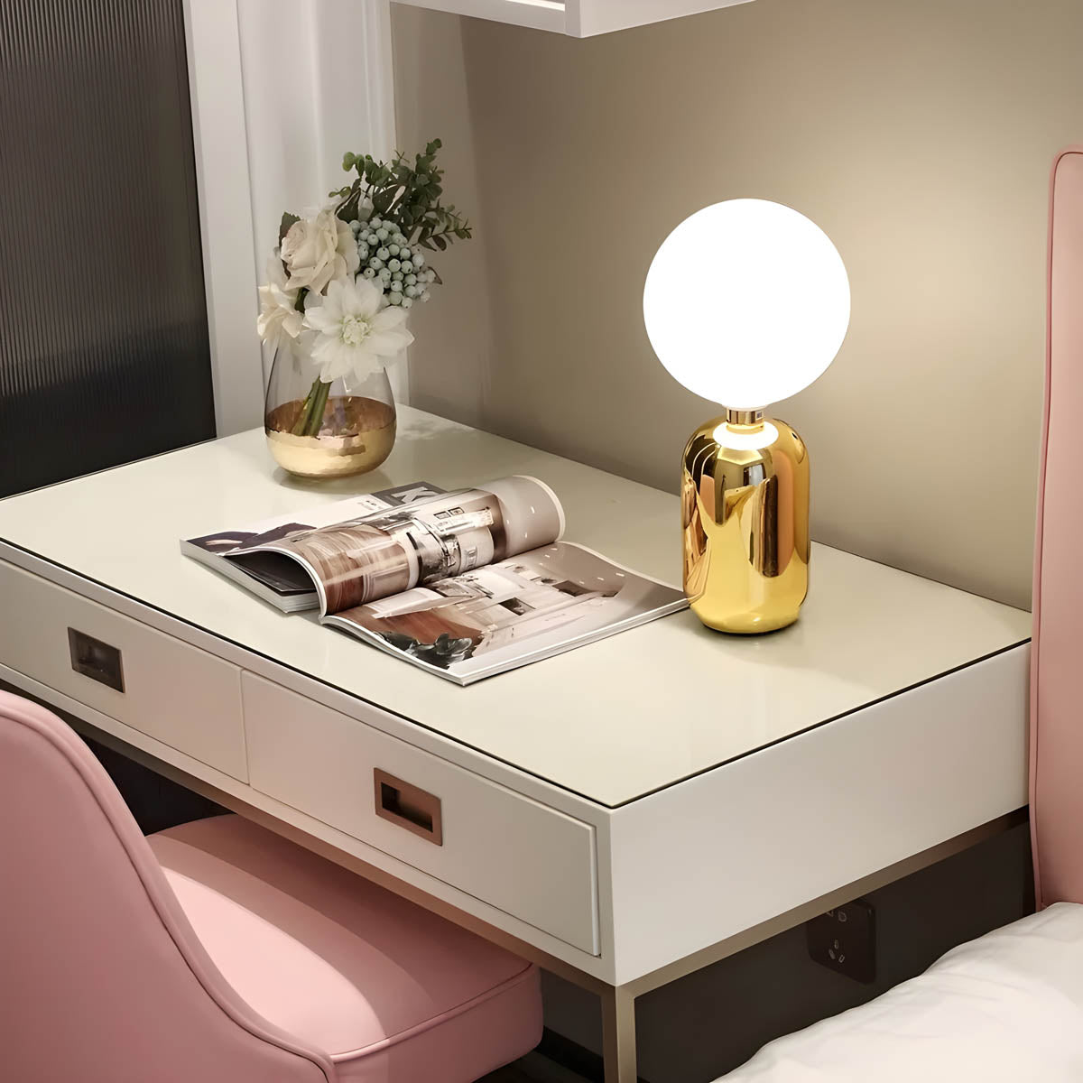 Stilren Globe Bordslampa Carvallo