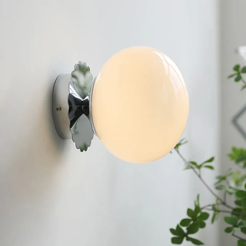 LuxeGlow - Modern LED Vägglampa med Glasboll Elegant Belysning Carvallo