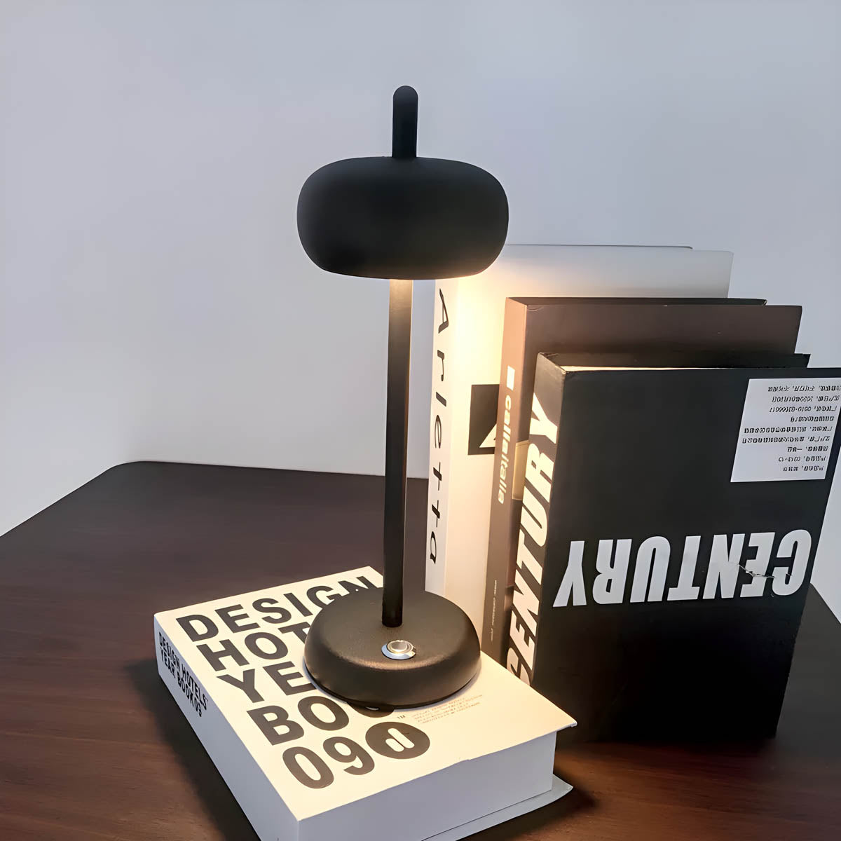 Slick Mid-Century Skrivbordslampa Carvallo