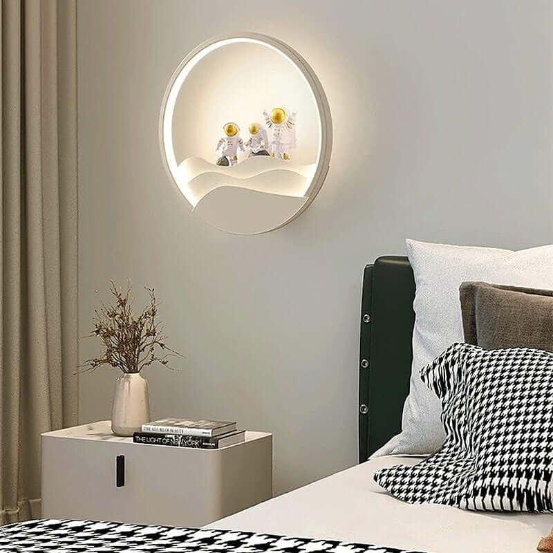 Royallure Astronaut Vägglampa 11" – Trikolor LED, Justerbart Varm-Kall Ljus Carvallo