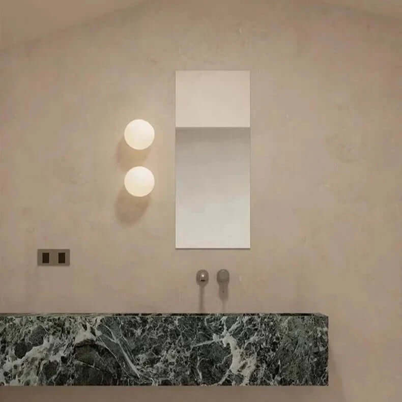 Royallure Modern Milk-Glass Vägglampa – LED, Mjuk Ljus, Snygg Cirkulär Design Carvallo