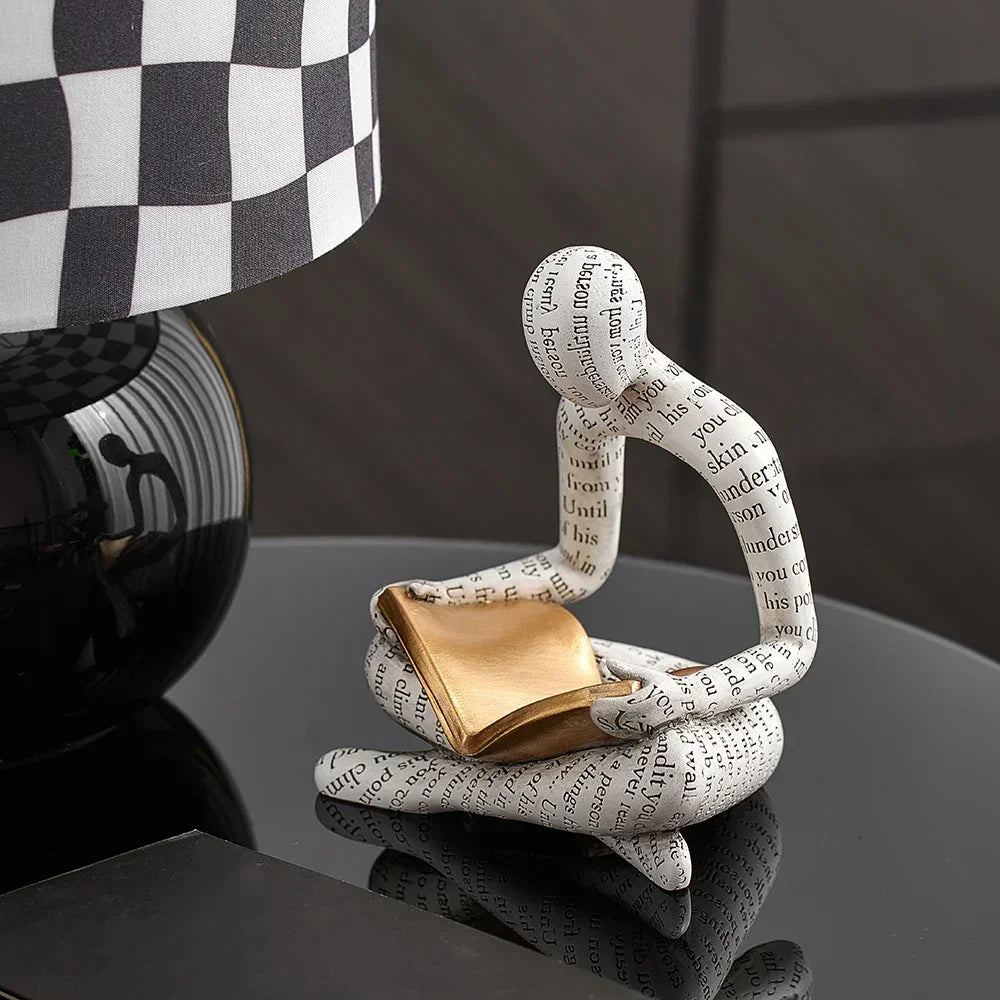 Satori Ornament Skulptur | 6.1″ Abstrakt Läsande Figur Resin | Vävd Text & Guld Bok | Svart eller Vit Carvallo