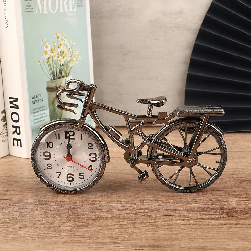 Vintage Cykel Skrivbordsklocka med Hantverksdesign och Kvartsrörelse Carvallo