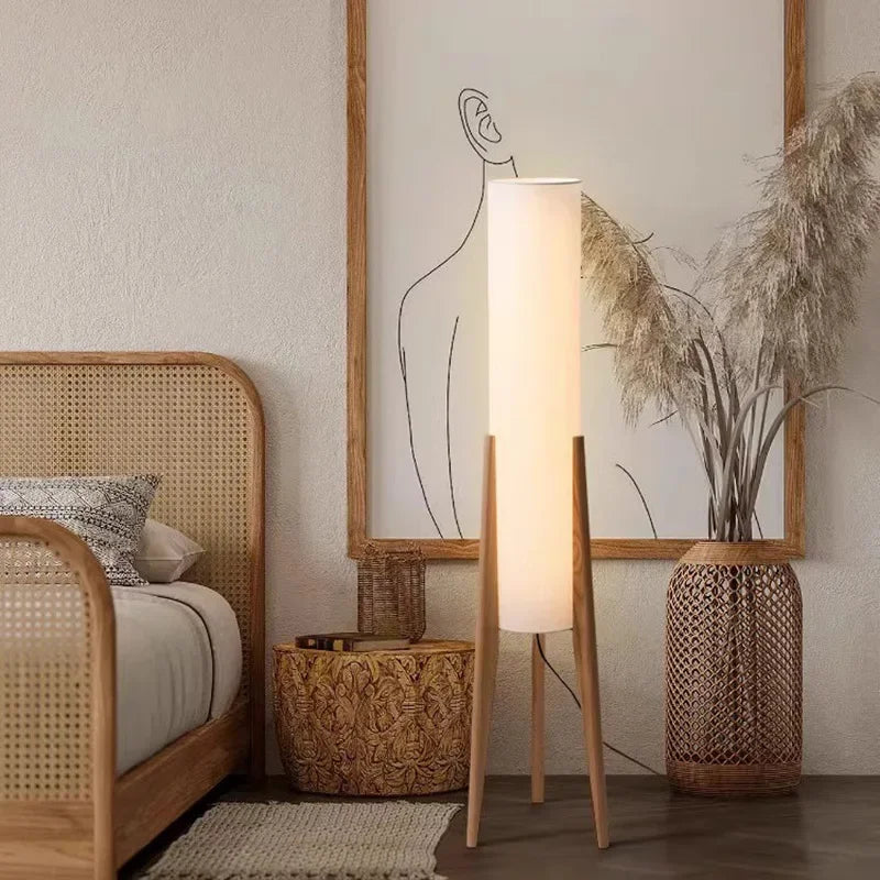 Retro Golvlampa i Massivt Trä – Vit Tygskärm Hemnix