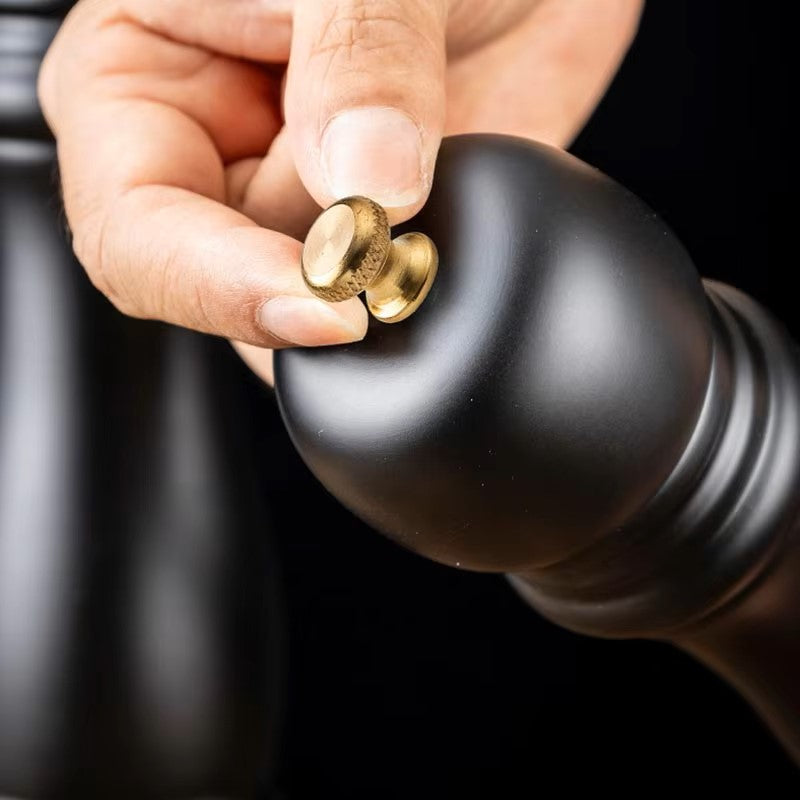 Salt- och pepparkvarnset – Manuell kryddkvarn i trä med keramiskt malsystem & justerbar malgrad Carvallo