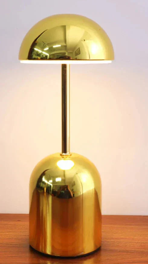 GlowLuxe - Bärbar Dimbar Bordslampa – LED Metalldesign för Stämningsfull Belysning Carvallo