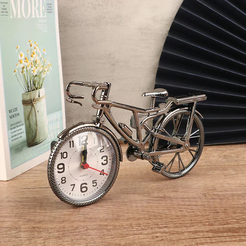 Vintage Cykel Skrivbordsklocka med Hantverksdesign och Kvartsrörelse Carvallo