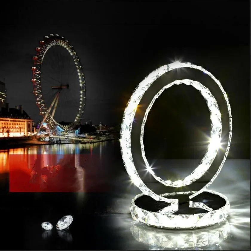 LumiCrystal - Modern Kristall Bordslampa med LED Belysning | Lyxigt Ringsdesign Carvallo