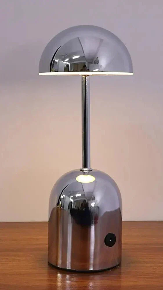 GlowLuxe - Bärbar Dimbar Bordslampa – LED Metalldesign för Stämningsfull Belysning Carvallo