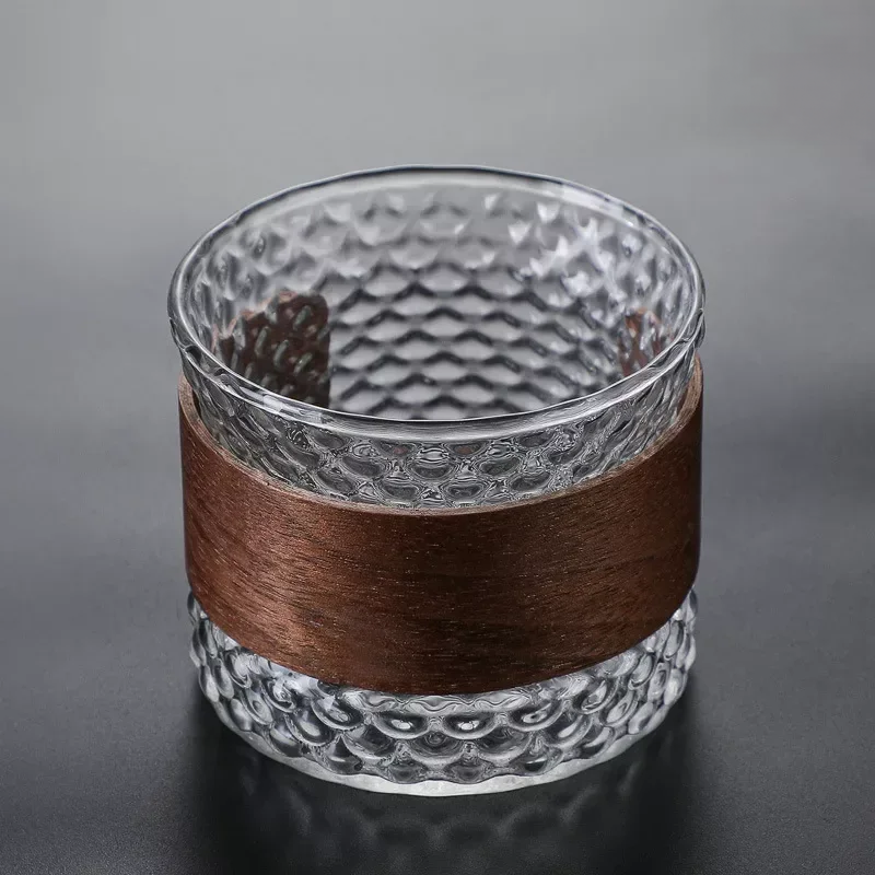 OakFlow Whisky Tumbler – Handgjord Glas med Trä Accent Carvallo