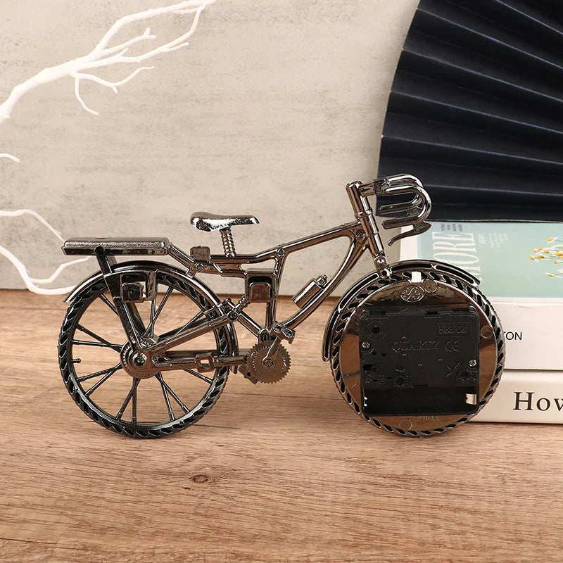 Vintage Cykel Skrivbordsklocka med Hantverksdesign och Kvartsrörelse Carvallo