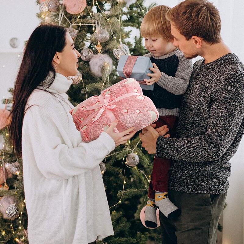 NightSky Glow - Mjuk flanellfilt med lysande stjärnmönster MILA Sverige