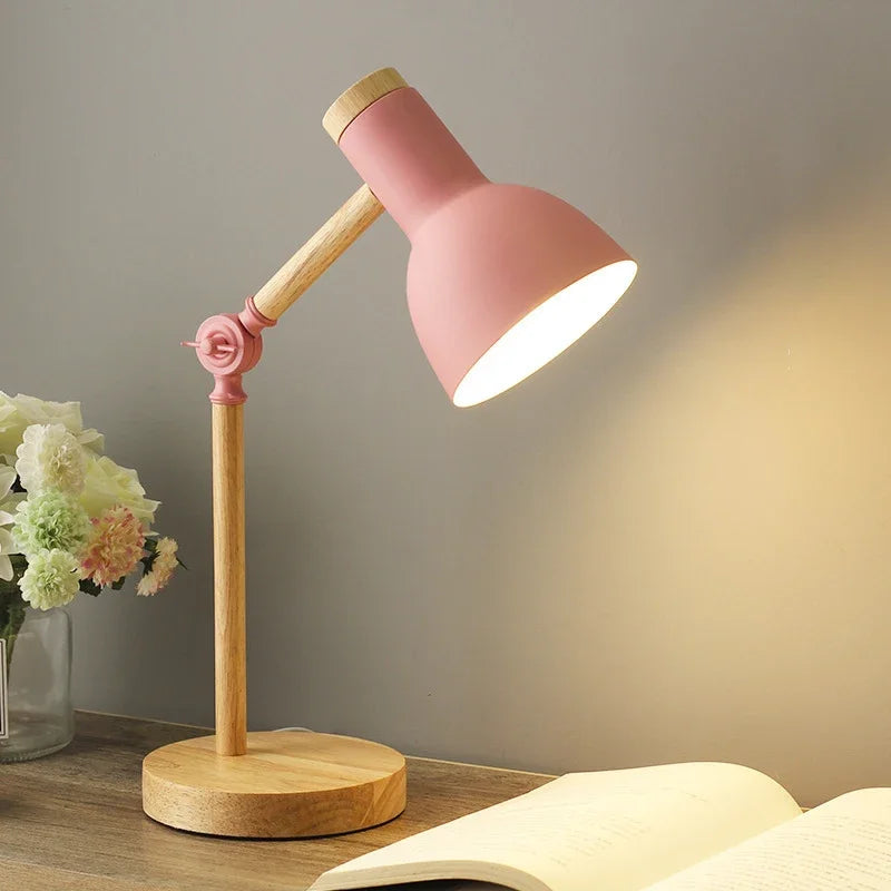 Träjusterbar Bordslampa | Nordisk Belysning Carvallo
